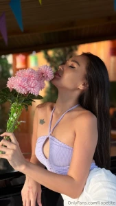 Do i look sweeter than these flowers be honest