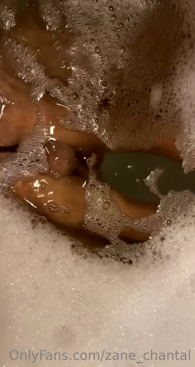 Rubbing zane s dick in the tub with my feet theelliotfinn 