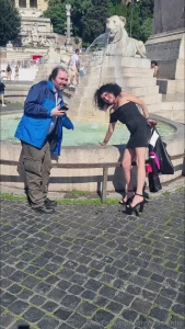 Due artisti due amici per i nuovi splendidi video della modella