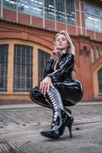 Mit meinen pleaser highheels und im catsuit in berlin with my pleaser part 1