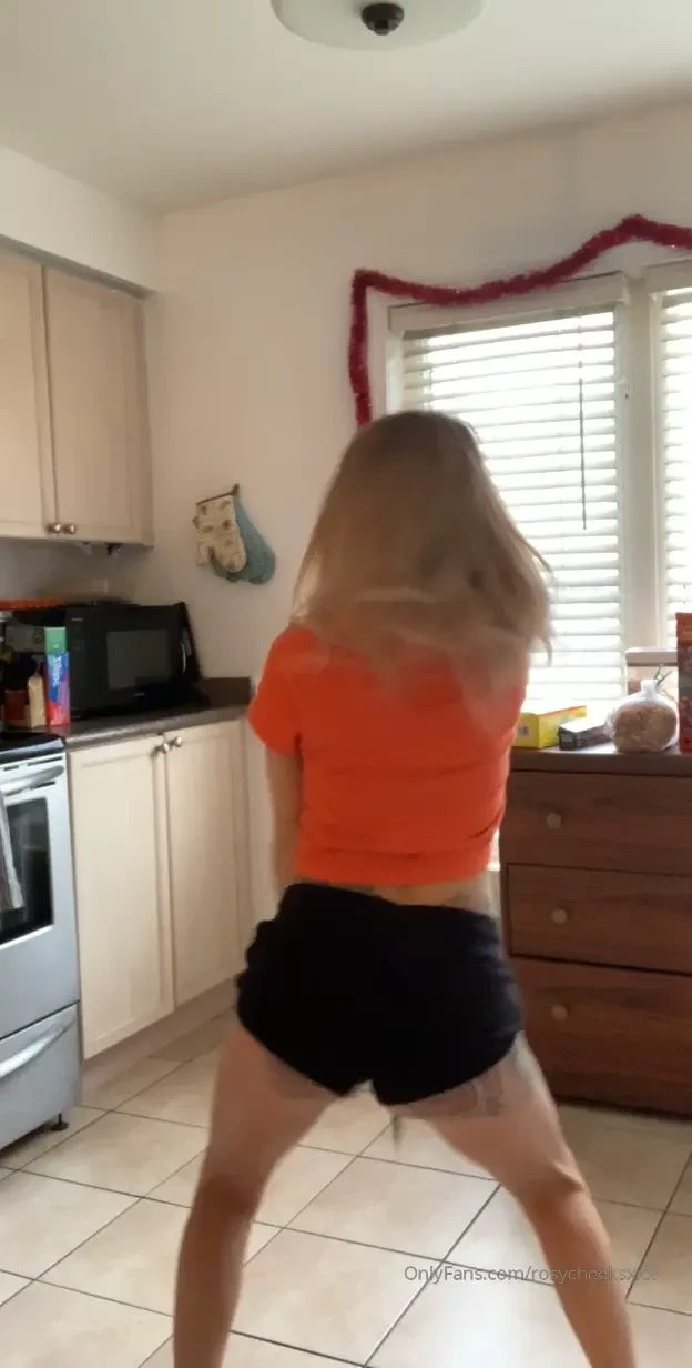 Shaking my booty in my kitchen 