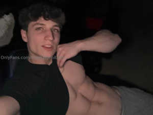 And they say sitting hides your ab-lines