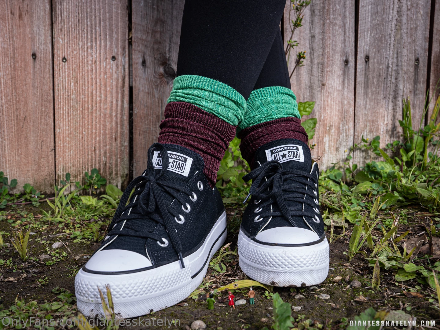 Happy foot fetish friday as my foot lovers know my feet are wide so i part 1 