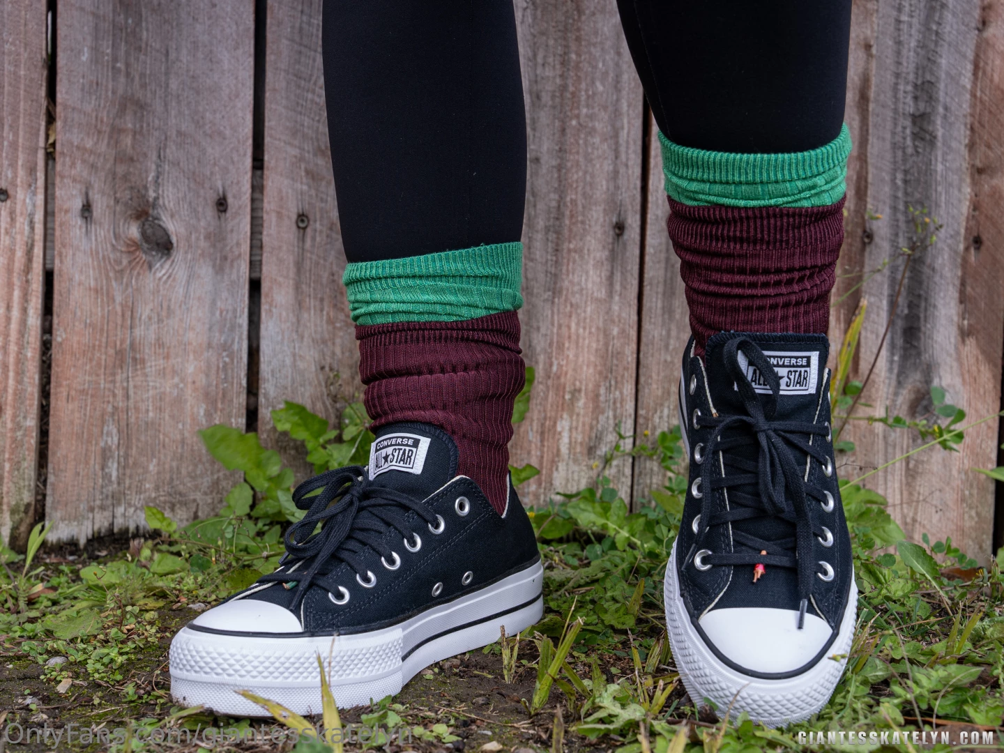 Happy foot fetish friday as my foot lovers know my feet are wide so i 