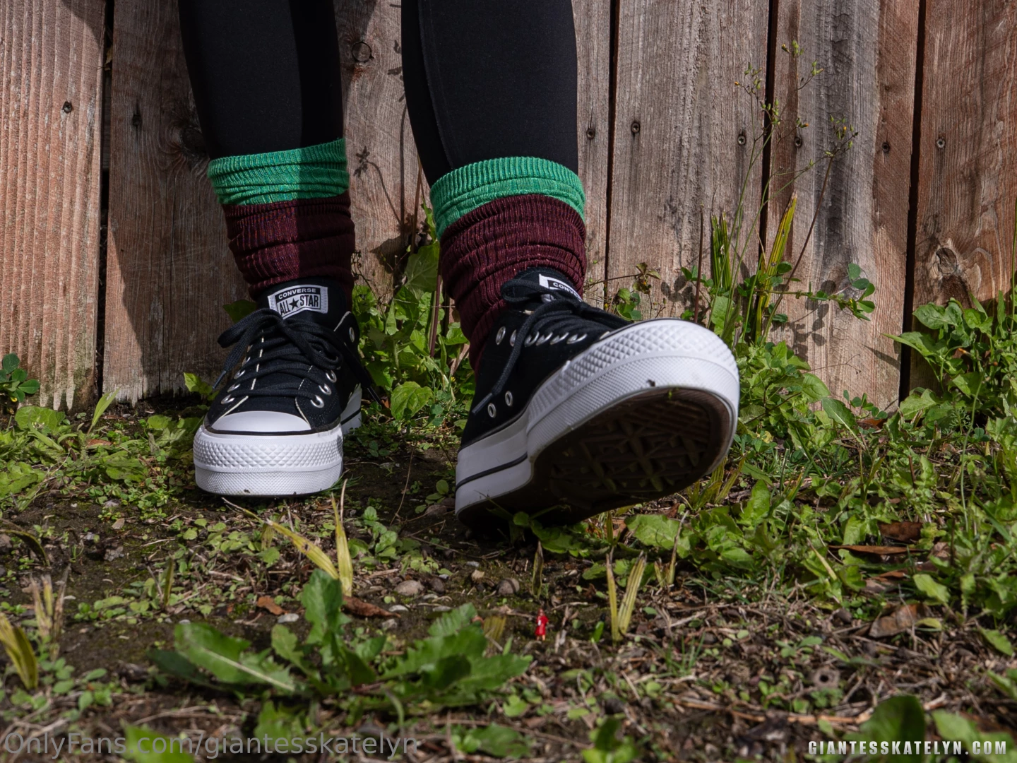 Happy foot fetish friday as my foot lovers know my feet are wide so i part 2 