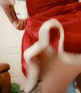 Mrs claus shaking it does mrs claus wear panties