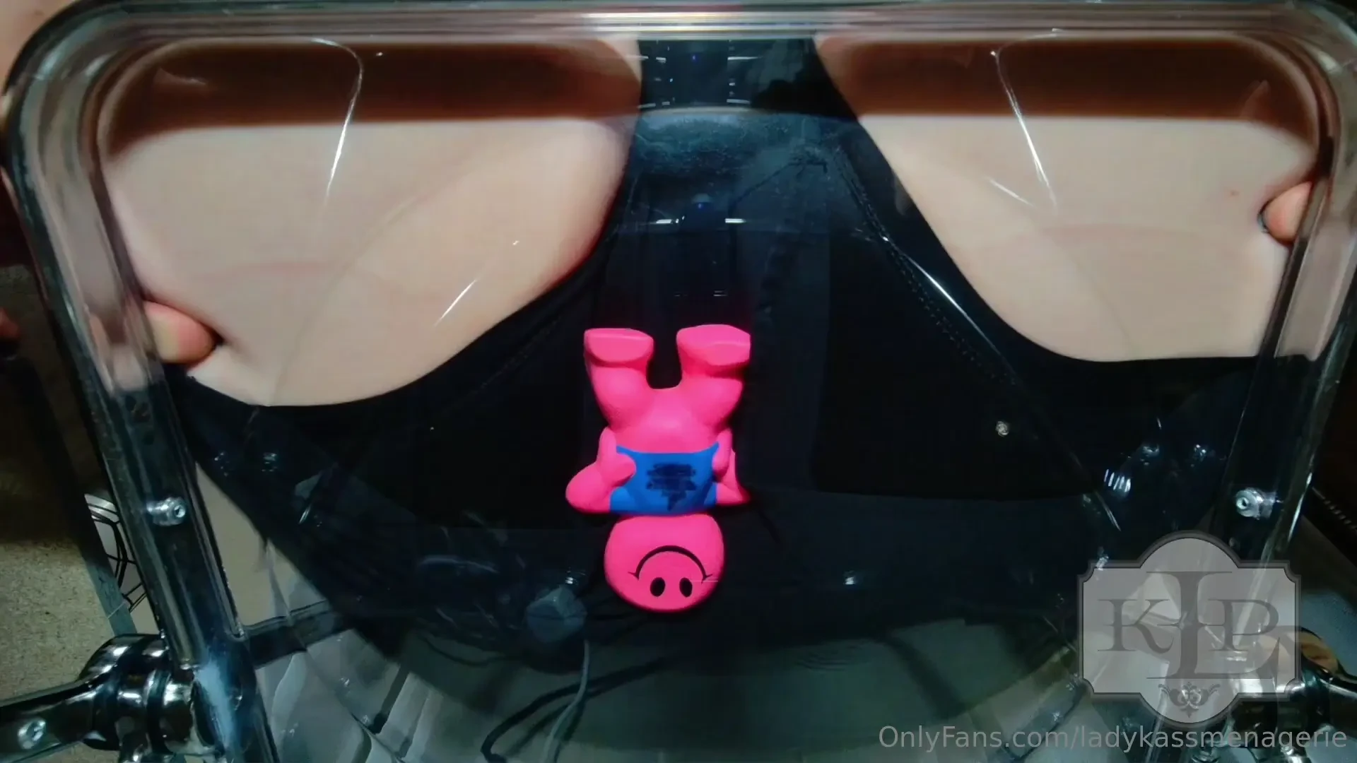 2 mins of me squishing little daisy with various parts of my booty and 