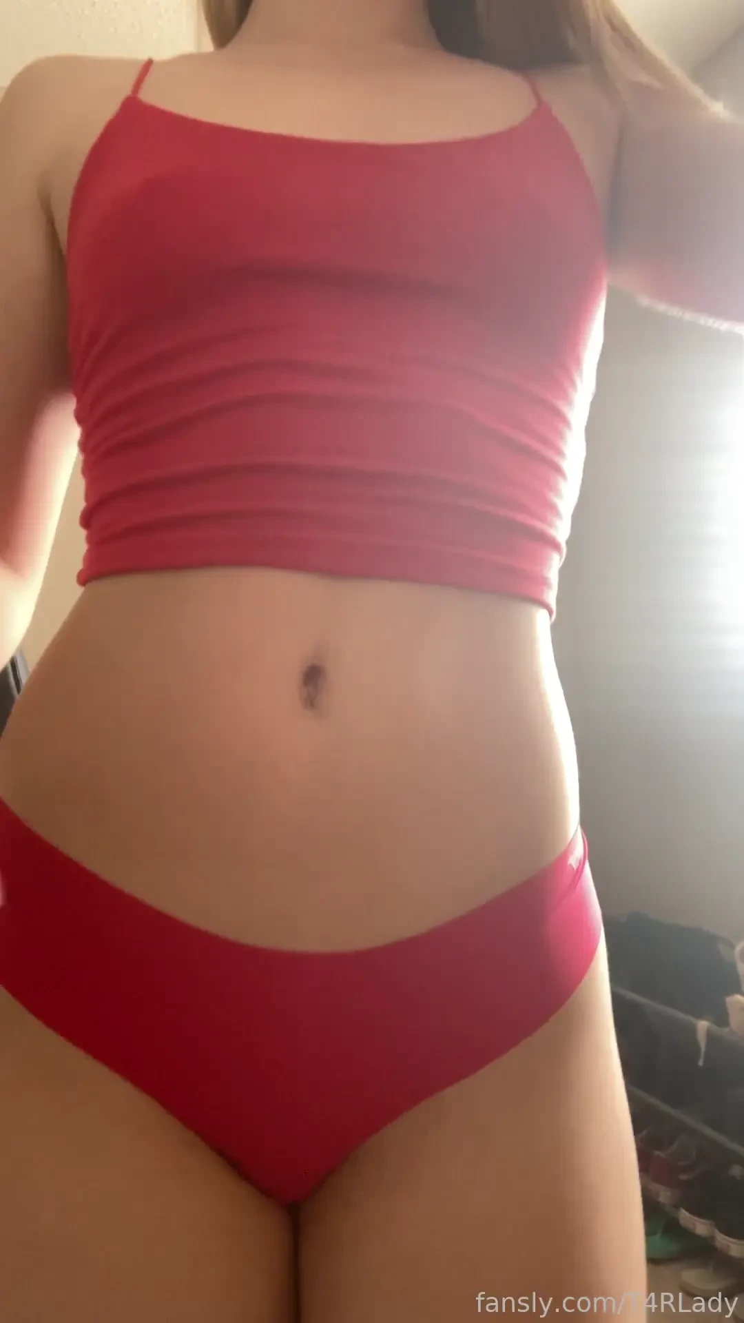 I m horny so i think its the perfect time to tease you i slide my tank 