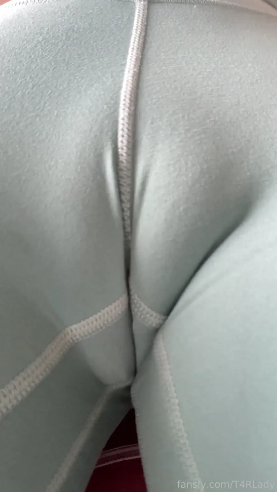 My fat pussy lips eat up my thin leggings would you tease my camel toe 