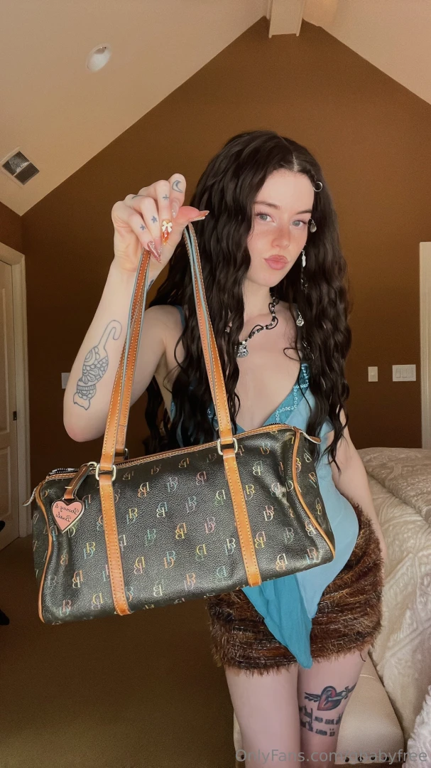 The purse is cute but my pussy is cuterrrr click purchase to see you 
