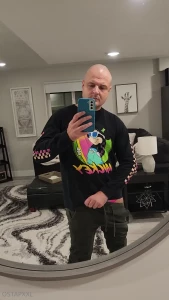 A quick jerkoff session before bed