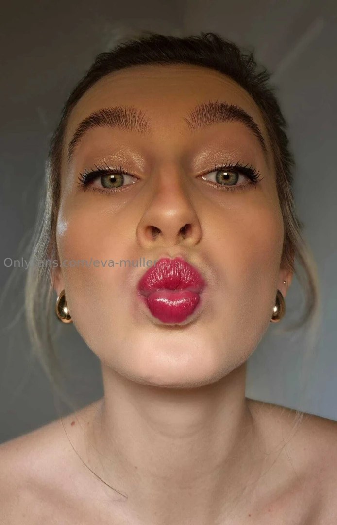 Goodmorning kiss join me online now 