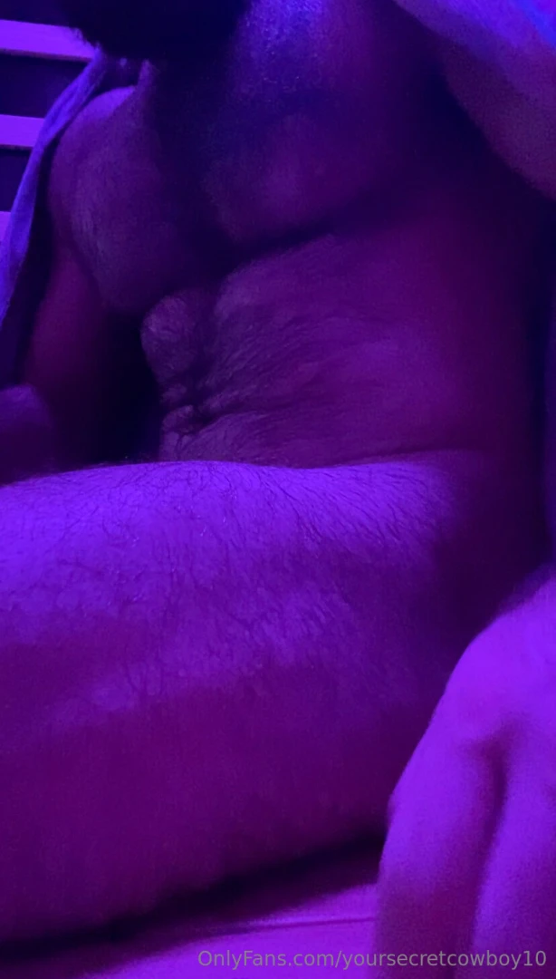 Seeing you in the gym gets me so hot and horny sweating more than ever 