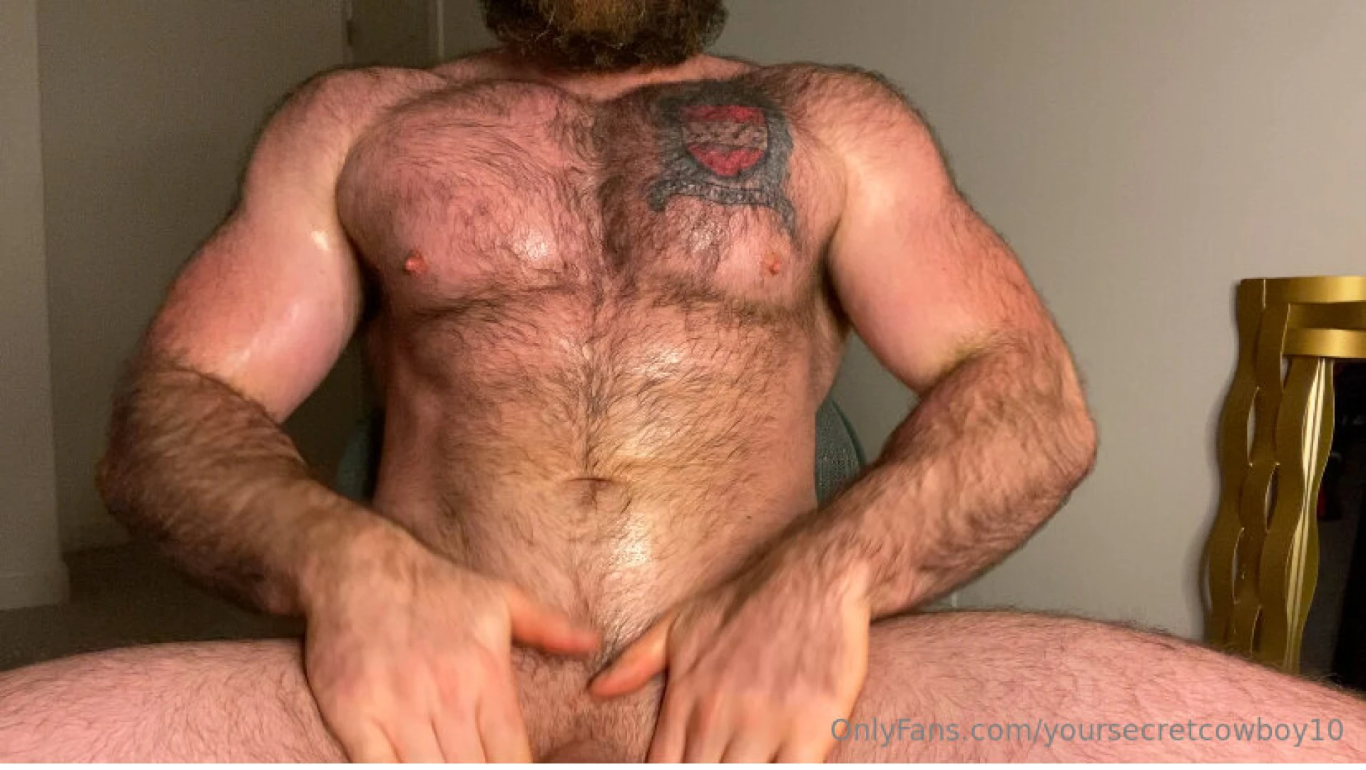 Oiled up christmas eve present for you 