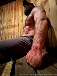 Nice sauna sweet to really make the muscles pop