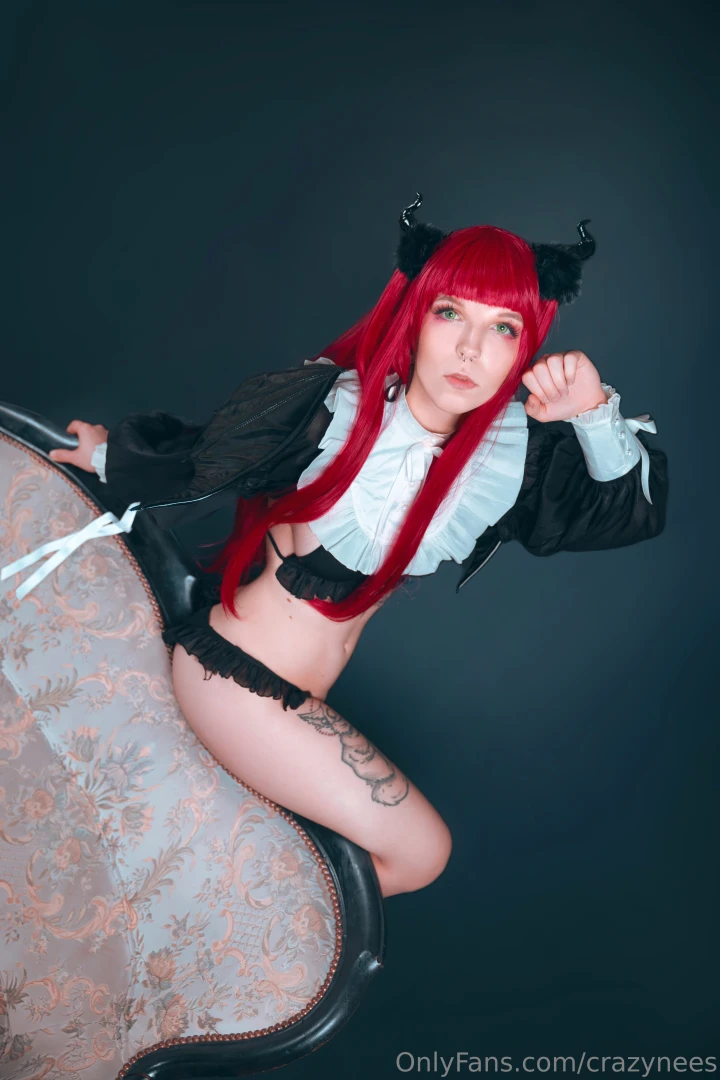 I think you deserve to see at least one more photo from this set 