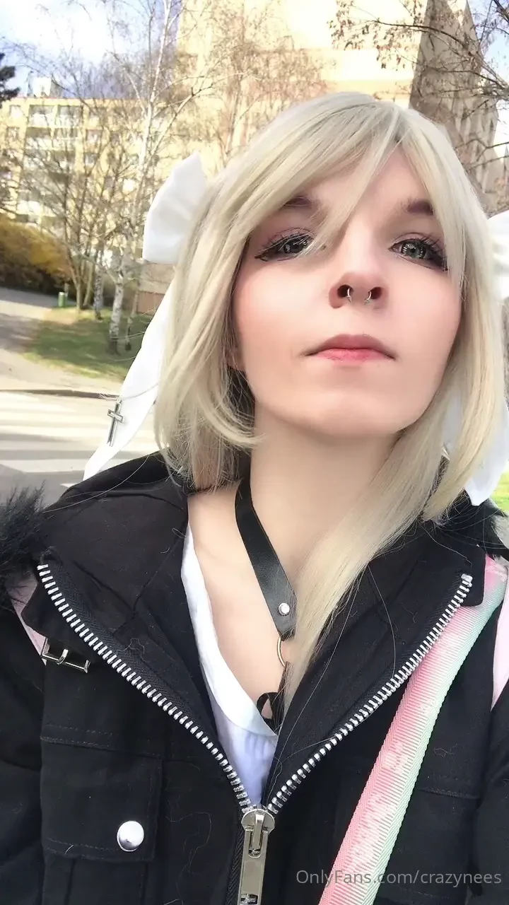 Short cute video from my walk to photoshoot 