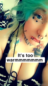 Who else is bored in this heat message me if you want some