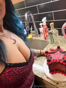 Do you wanna slice my cake dm