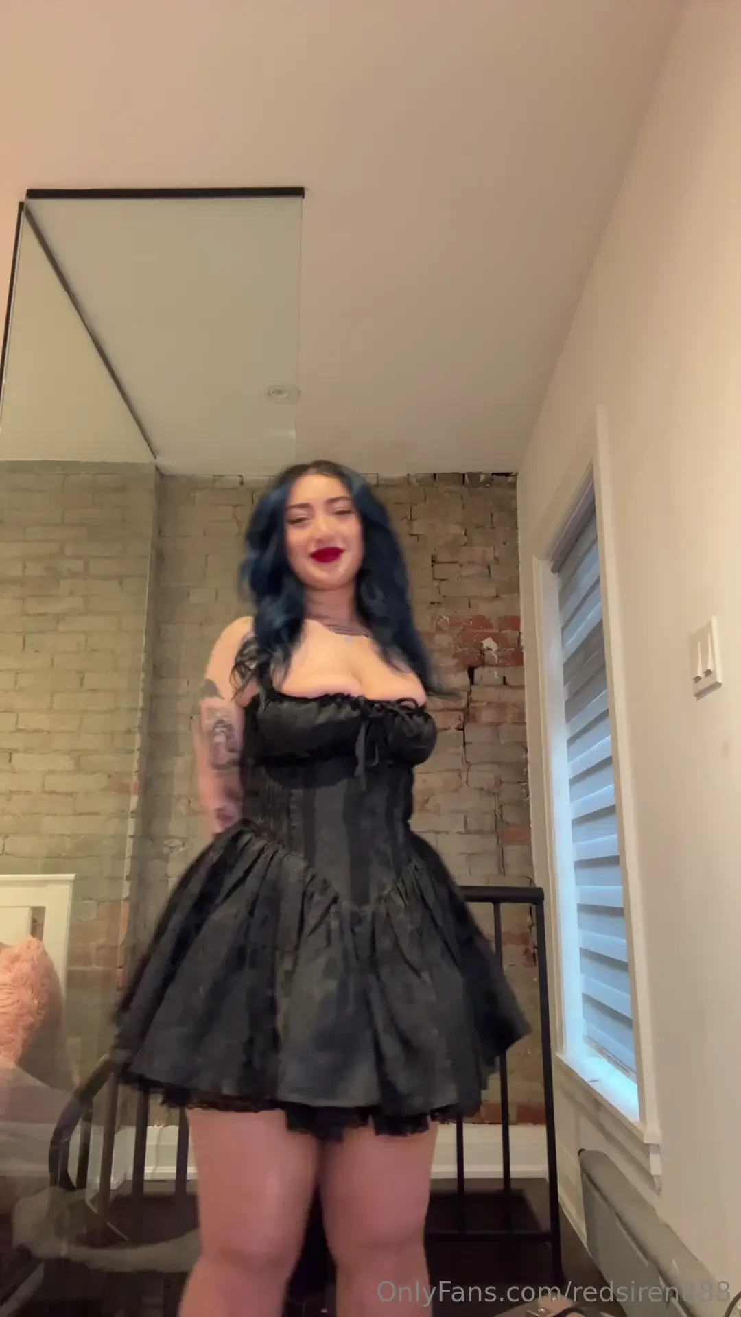 New videos in this dress 
