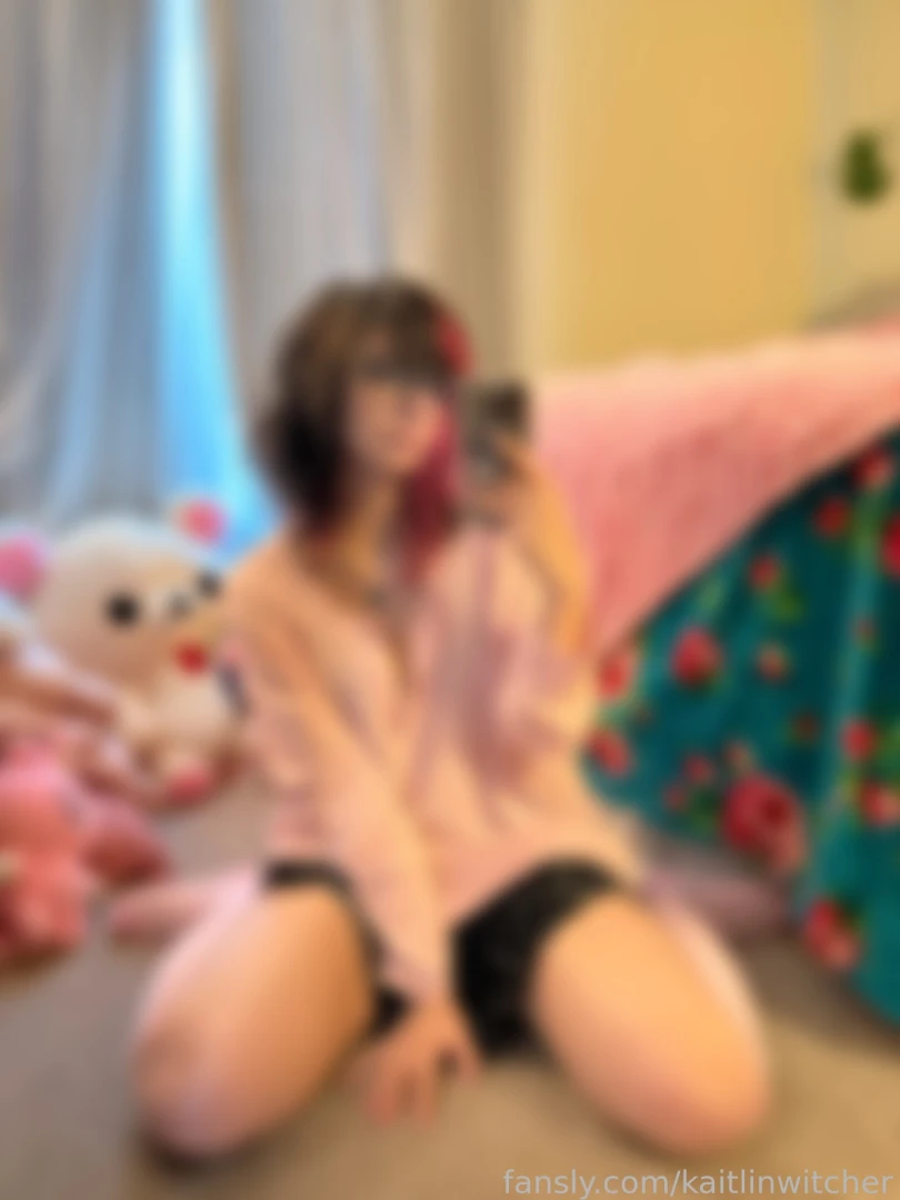 I love how cozy my room is hehe description straddling ground sitting 