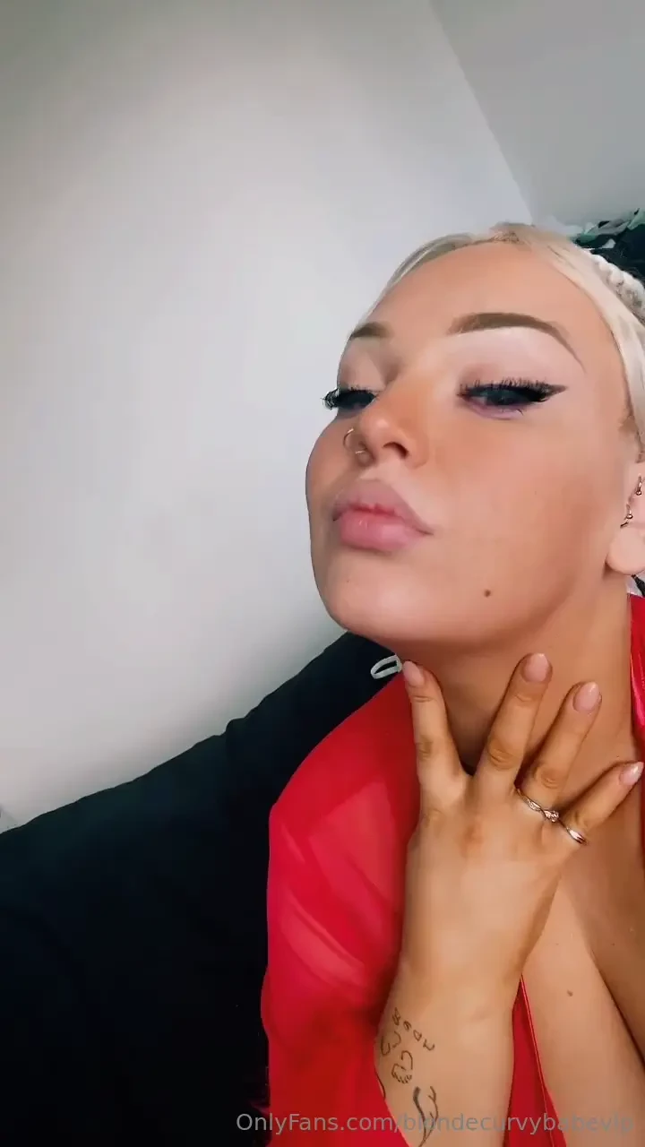 Do you like me in red with my big bump out 