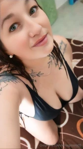 Bienvenido mi amiga tami la chica sexy de tetas enormes te est