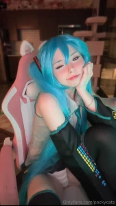 Mikkkuuuuu who wanna make me go oooeeeooo i took lots of uhhhhhh pics