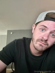 What looks better on me a cap facing forward or backward