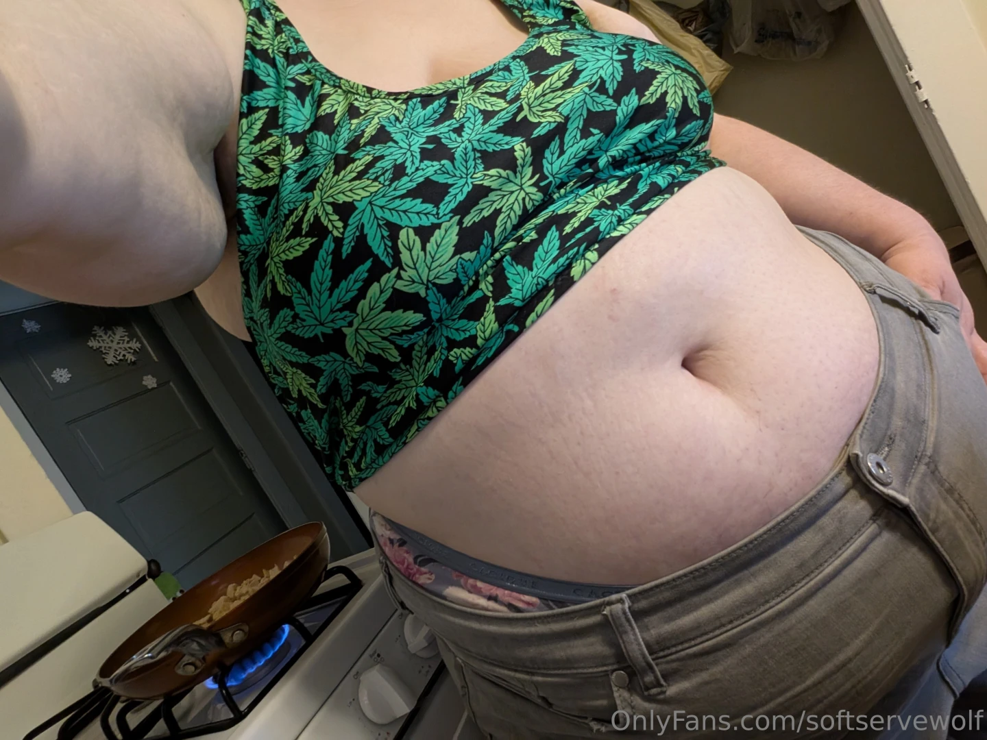 It s hot in the kitchen smokey too 