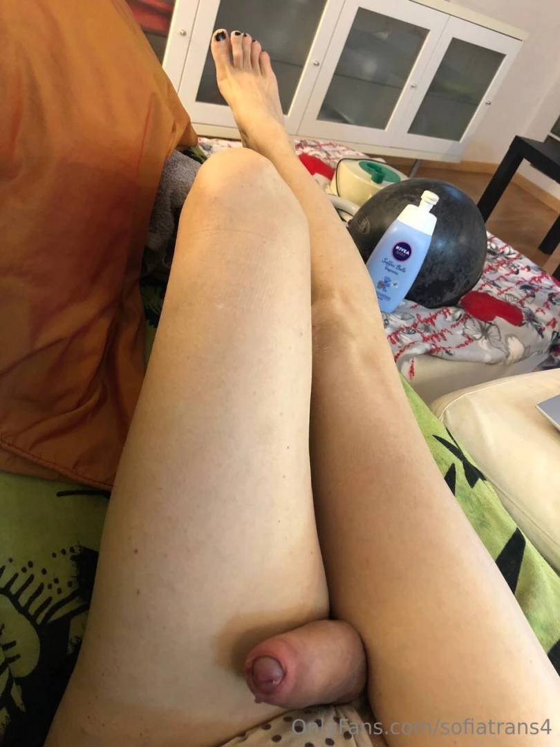 3 new photos oggi dovete leccarmi i piedi per sentirete anche l odore 