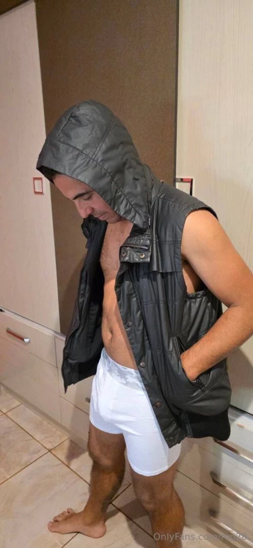 Here are two great and beautiful reasons for you to subscribe piwihot 