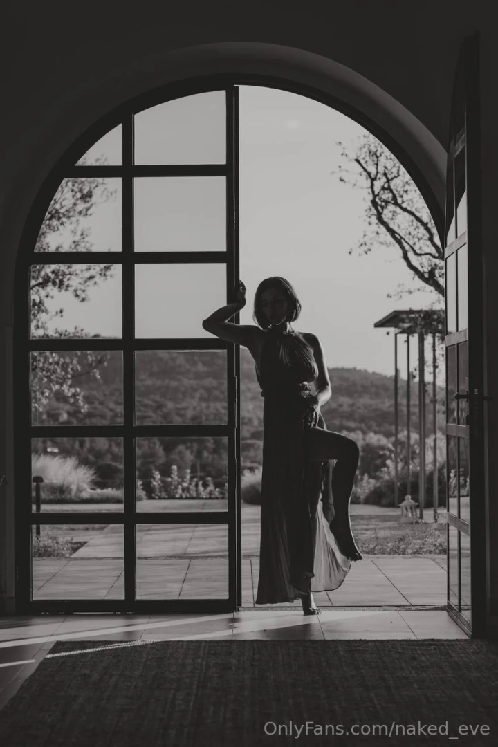 Paint me like one of your mysterious slightly dangerous french girls 