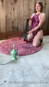 Do i turn you on unlike this broken lamp swipe to see my failed