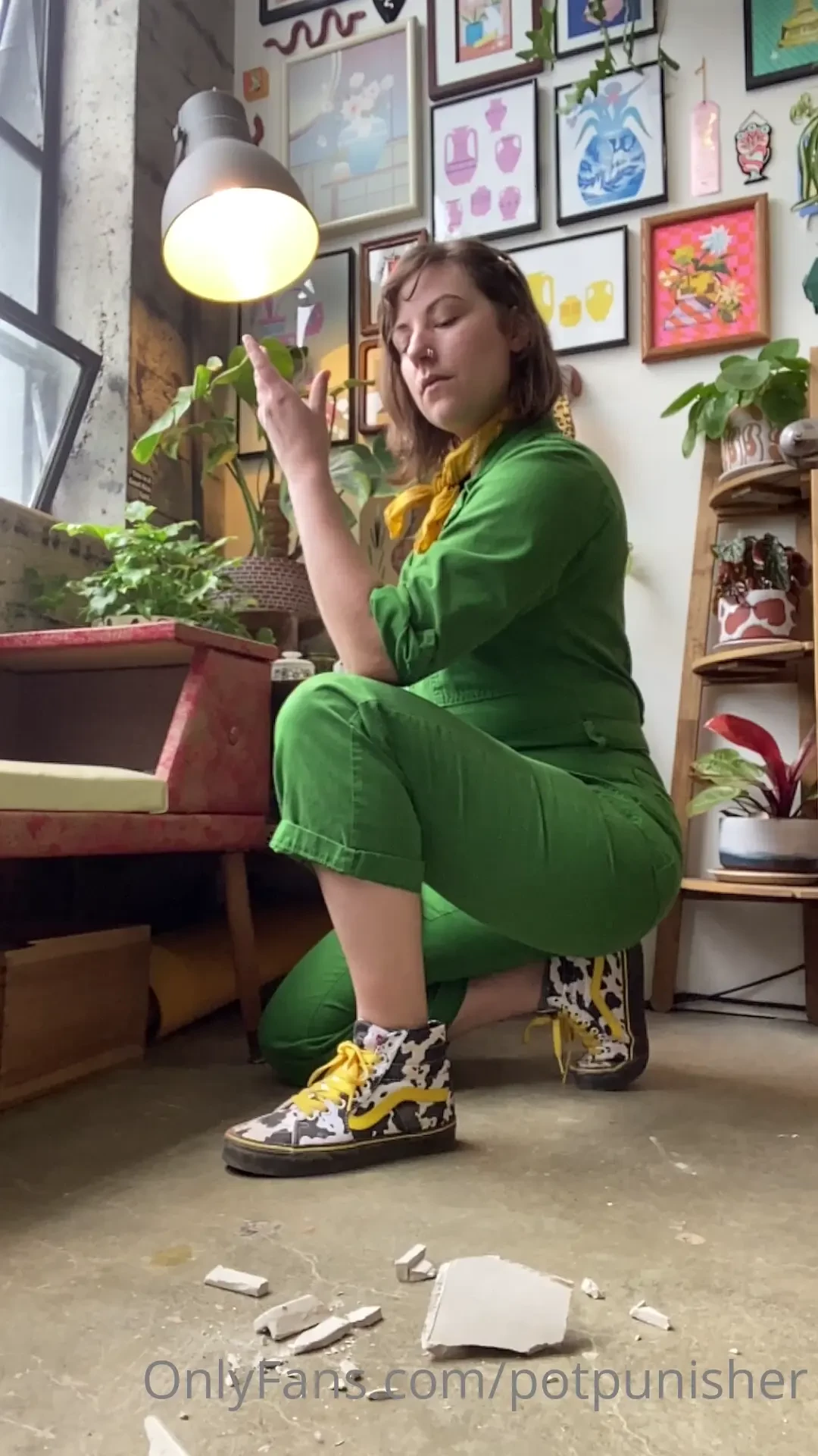 I m a little mechanic wanna unzip my coveralls 