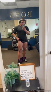 Had to drop them shorts to show off the leg pump from today it s