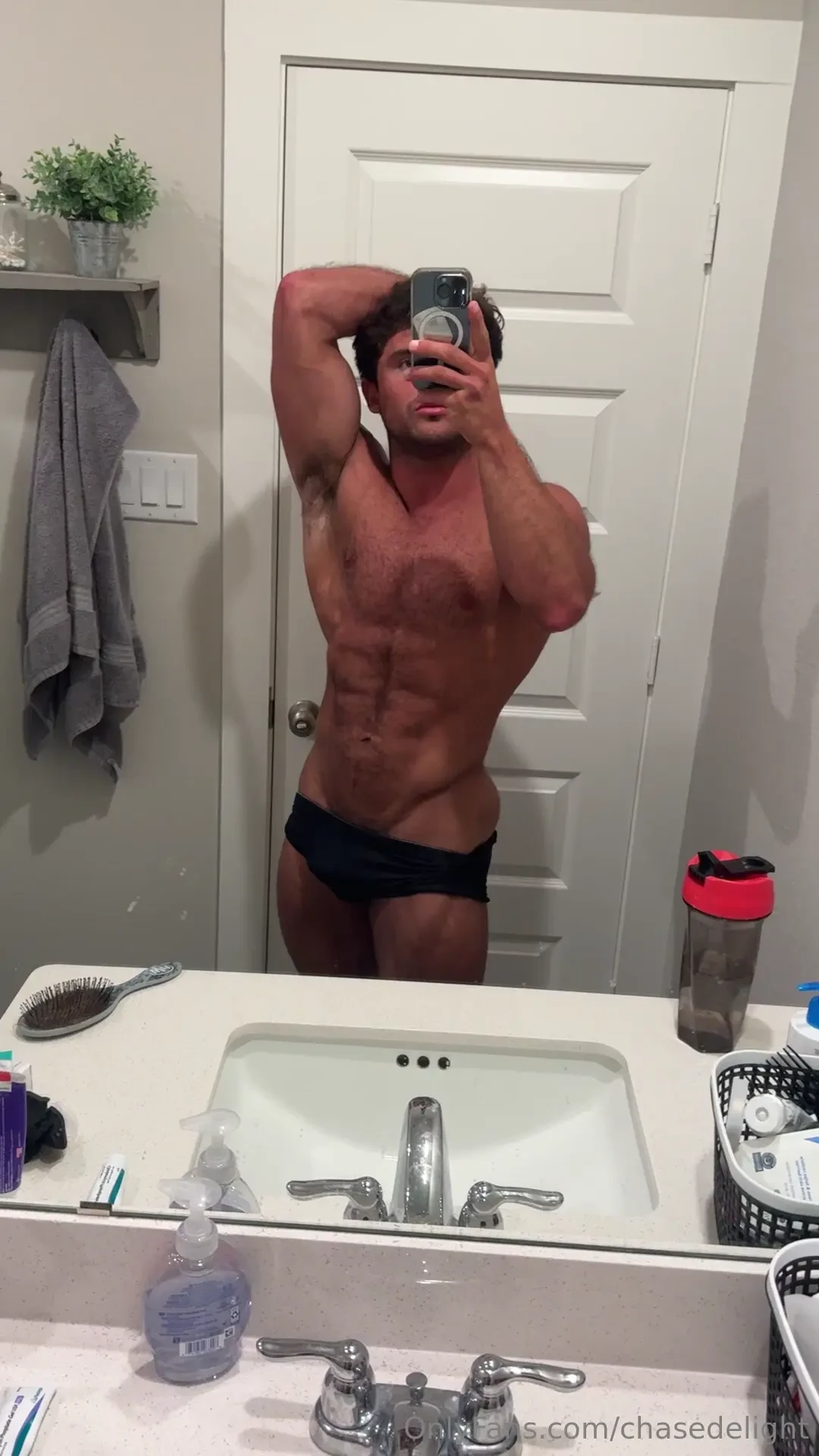 Had a solid workout today time to shower 