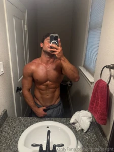 Ayoooo happy tuesday how is yalls week going so far