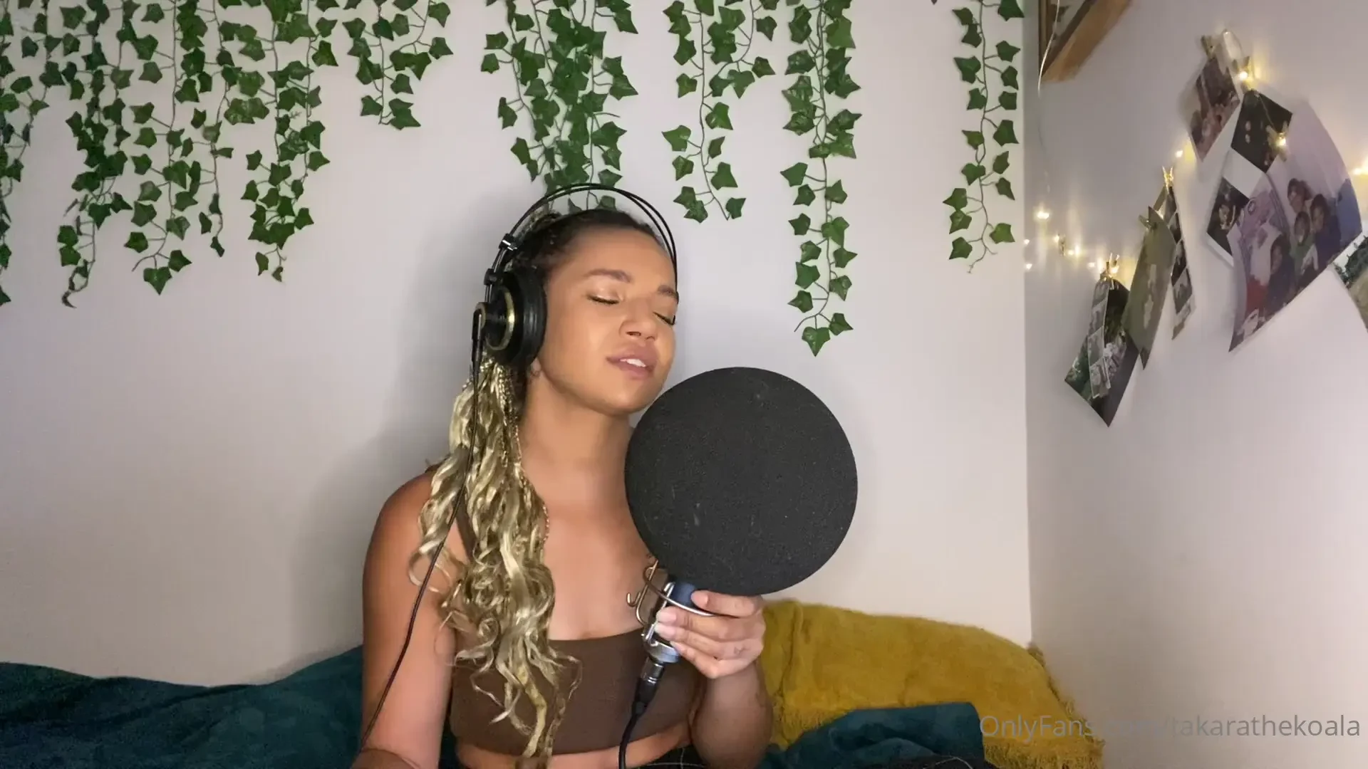 Here she isssss a sneak peek at one of my new yet to be named songs 