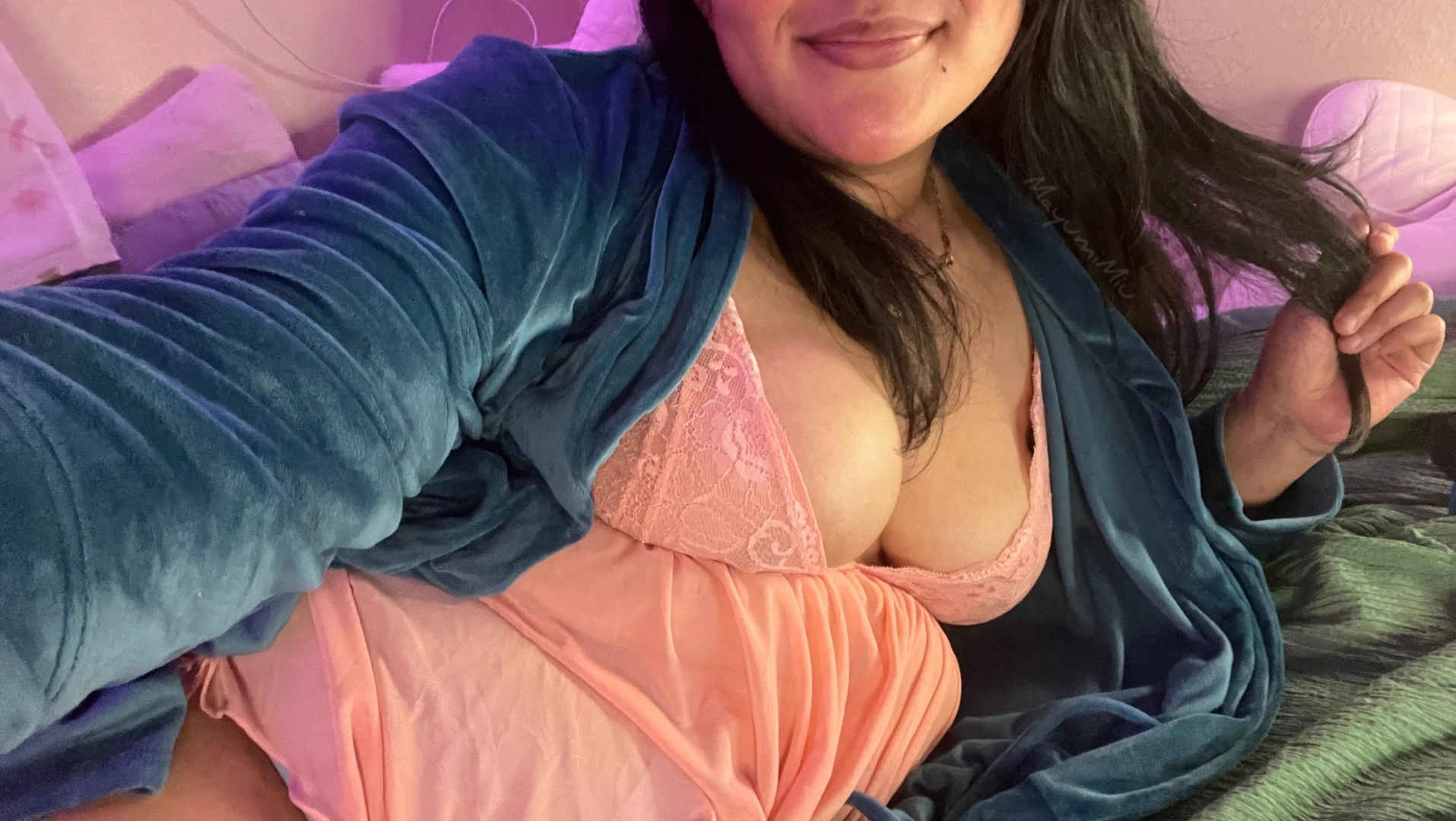 Guess who s smiling because she has a fuck machine on the way 