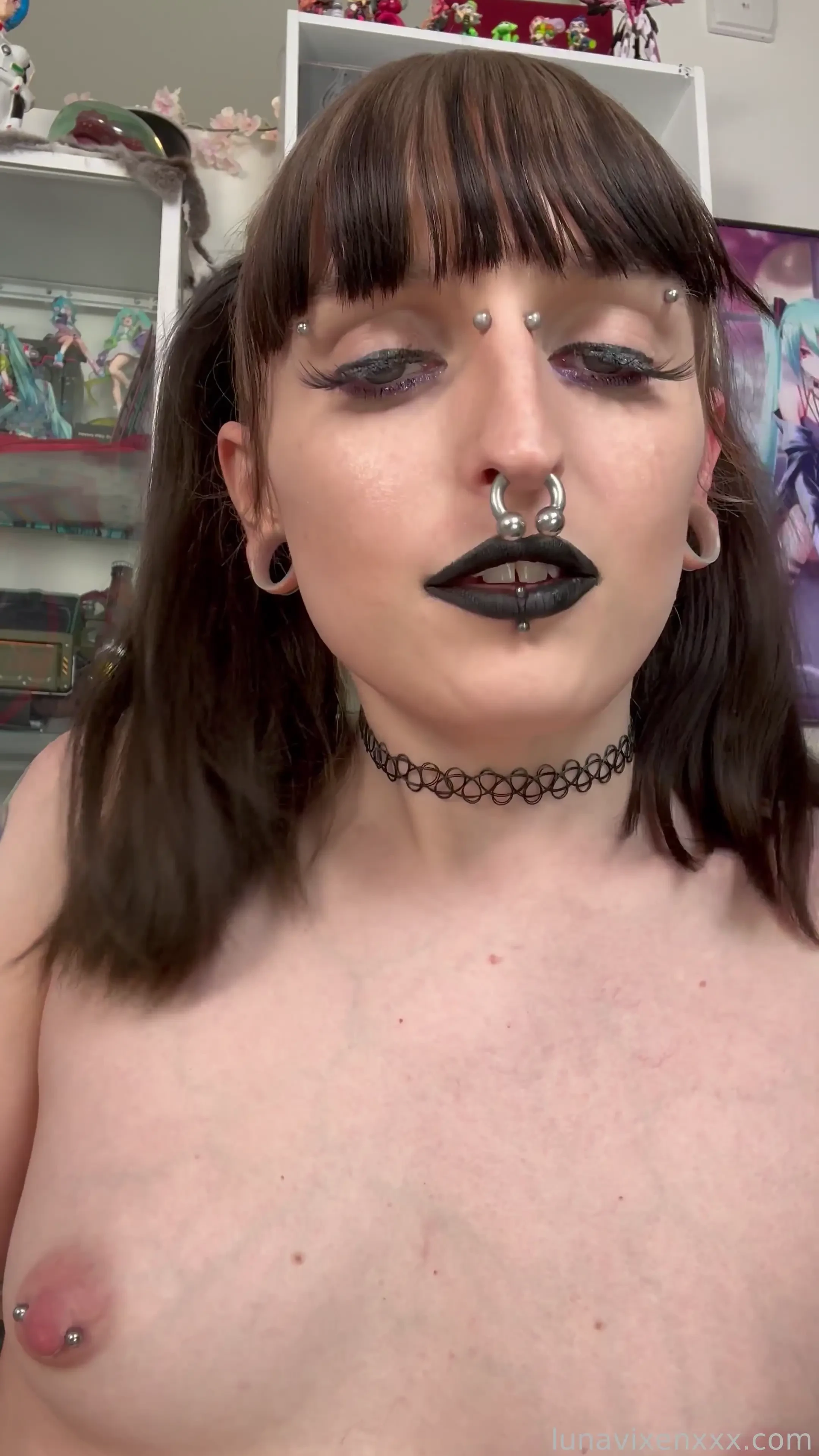 Gasp uh oh looks like your giantess goddess has some bassy braps to 