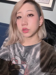 Woke up at 9 30pm after a long con day to do my makeup and party im