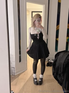Answering all dm s and taking a limited number of custom content