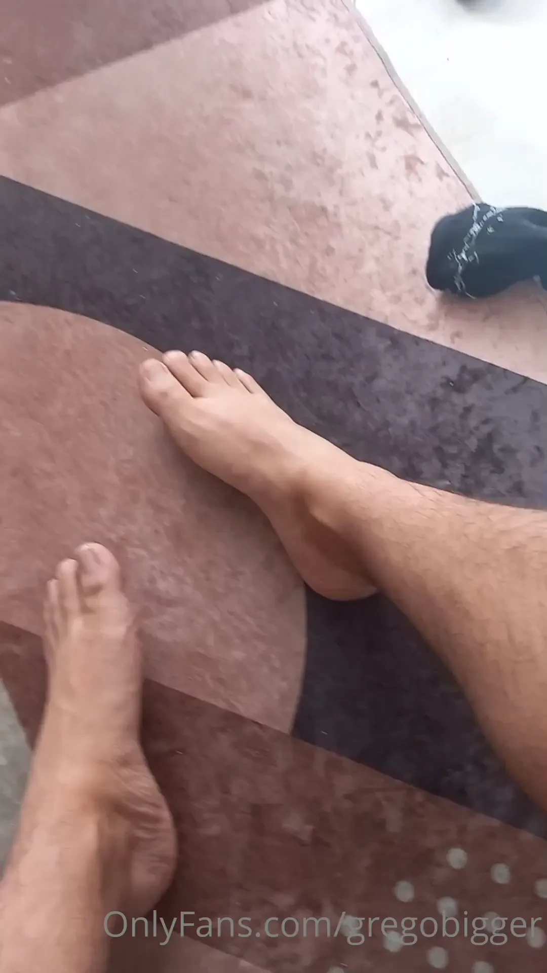 Delicioso video de mi cum en mis pies 