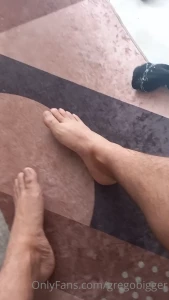 Delicioso video de mi cum en mis pies