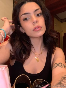 Does my pretty face make you hard