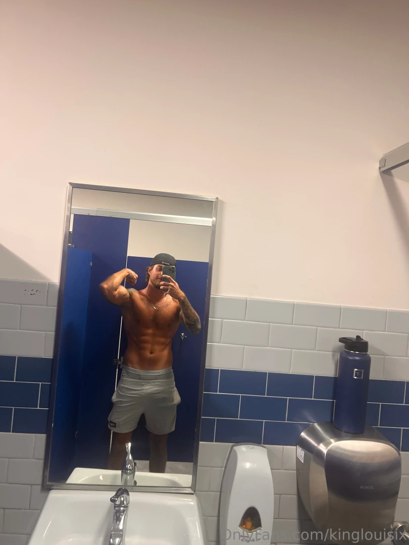 My gym has so many hot guys i gotta air it out part 1 