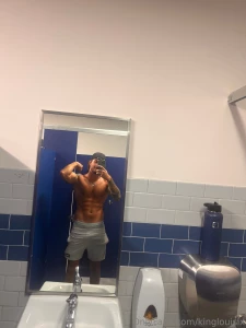 My gym has so many hot guys i gotta air it out part 1