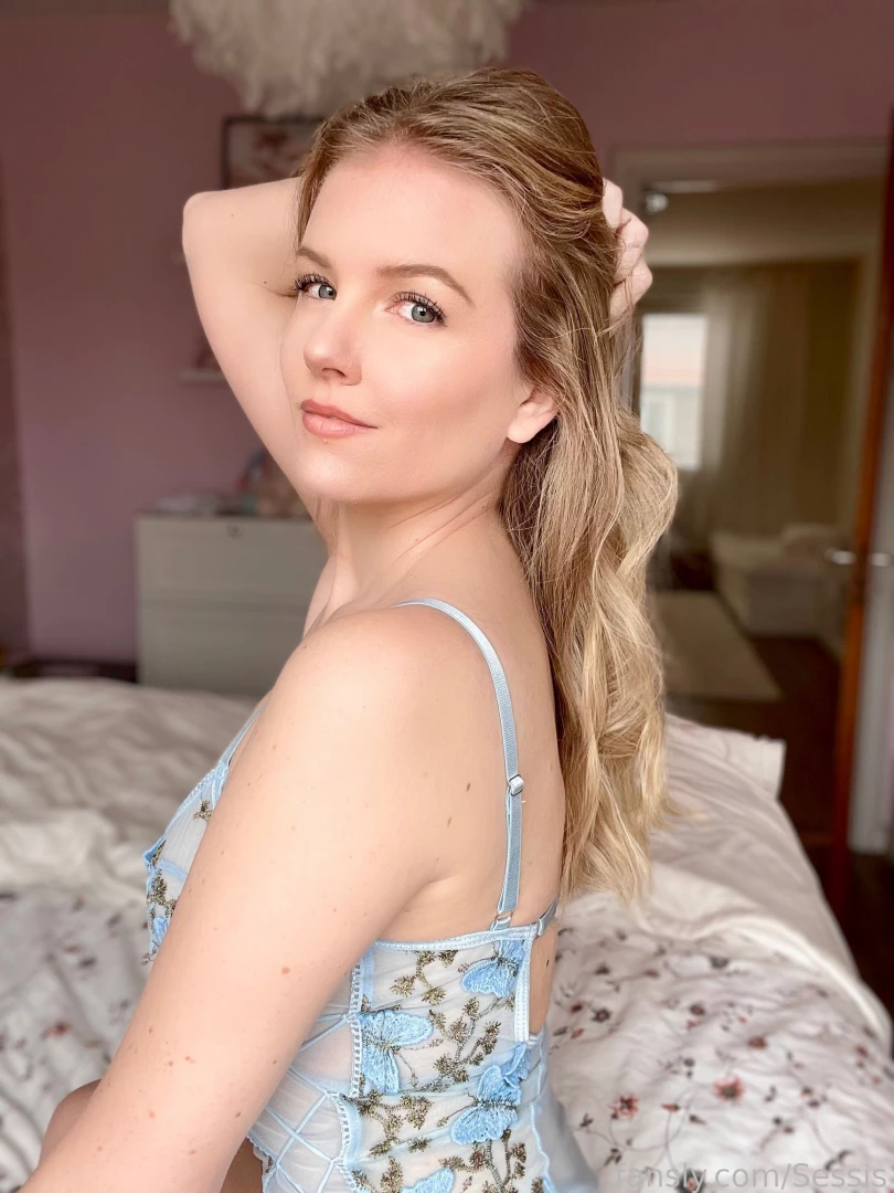 New video i know you love to also see me in the underwear in video 