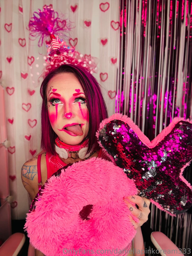 Heard you had a thing for pretty alt clowngirls vip gets everything 